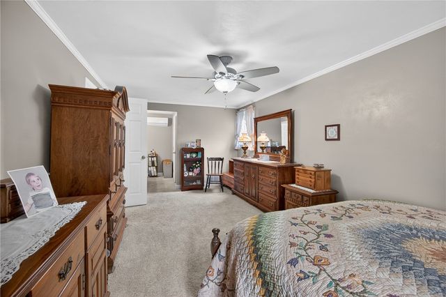 5483 Glen Hill Dr, Bethel Park, PA 15102