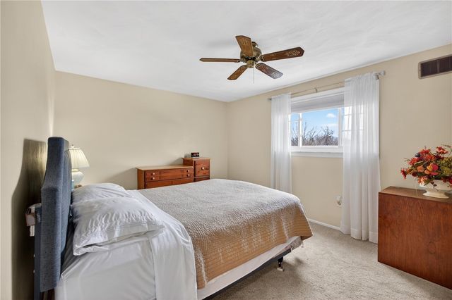 5483 Glen Hill Dr, Bethel Park, PA 15102