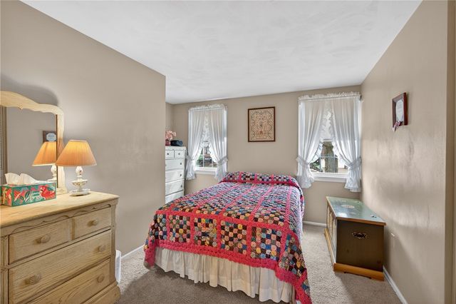 5483 Glen Hill Dr, Bethel Park, PA 15102