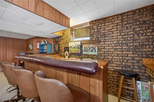 5483 Glen Hill Dr, Bethel Park, PA 15102