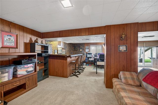 5483 Glen Hill Dr, Bethel Park, PA 15102