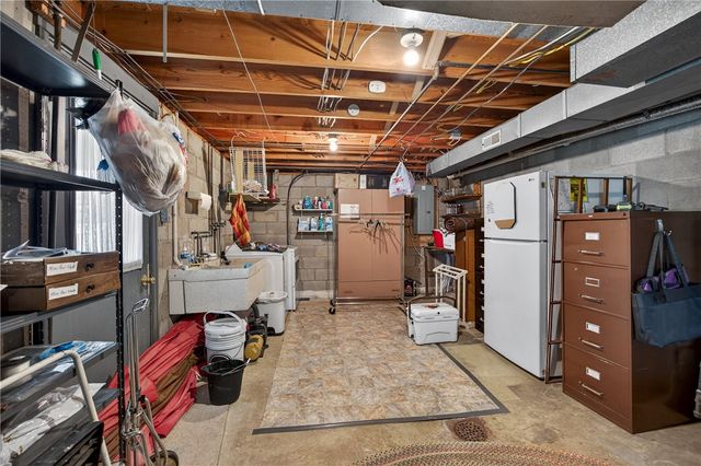 5483 Glen Hill Dr, Bethel Park, PA 15102