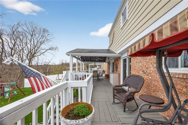 5483 Glen Hill Dr, Bethel Park, PA 15102