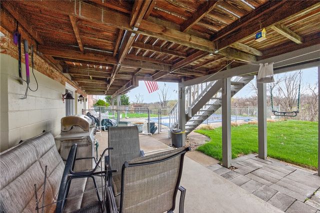 5483 Glen Hill Dr, Bethel Park, PA 15102