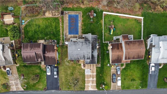5483 Glen Hill Dr, Bethel Park, PA 15102