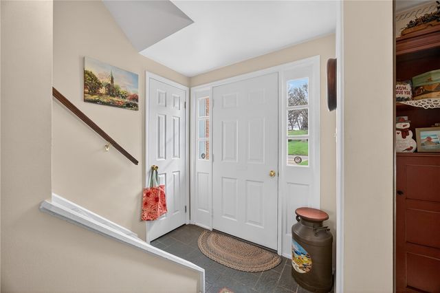 5483 Glen Hill Dr, Bethel Park, PA 15102