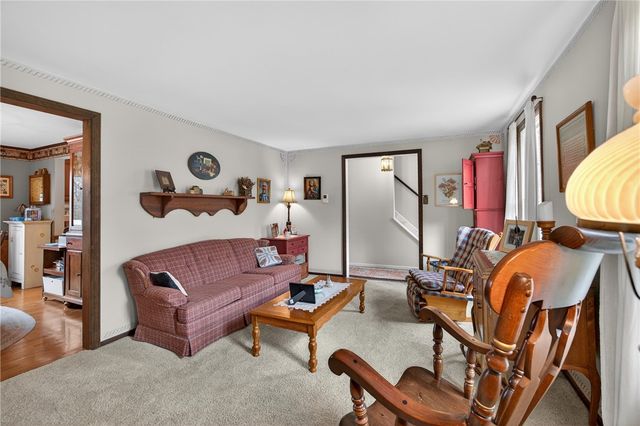 5483 Glen Hill Dr, Bethel Park, PA 15102