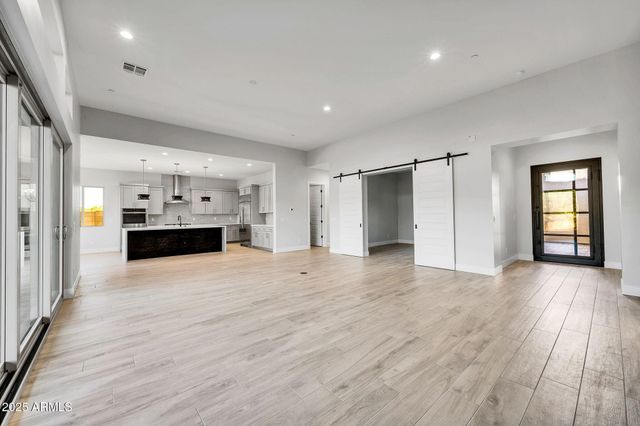 4075 E PARADISE Lane, Phoenix, AZ 85032