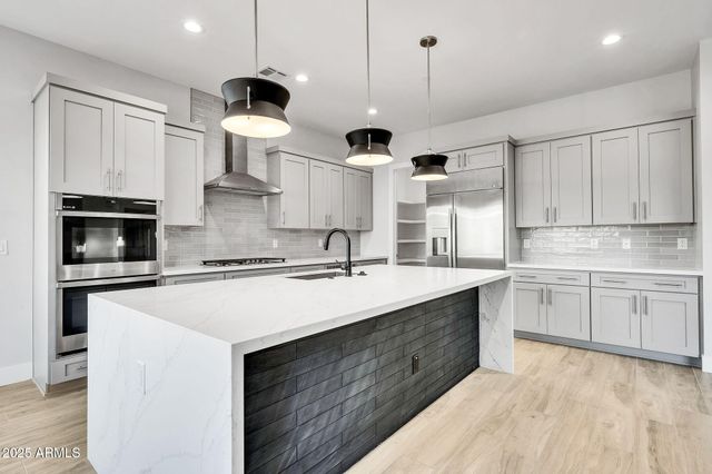 4075 E PARADISE Lane, Phoenix, AZ 85032