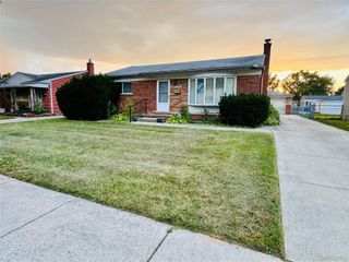 25227 Marilyn Avenue, Warren, MI 48089