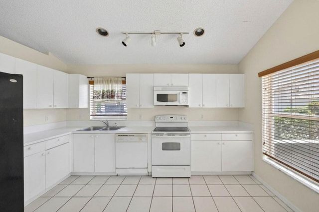 10870 Old Bridgeport Lane, Boca Raton, FL 33498