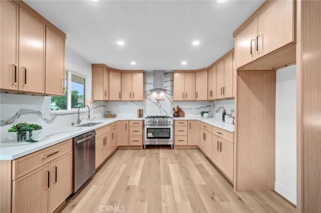 13382 Mount Hood, Santa Ana, CA 92705