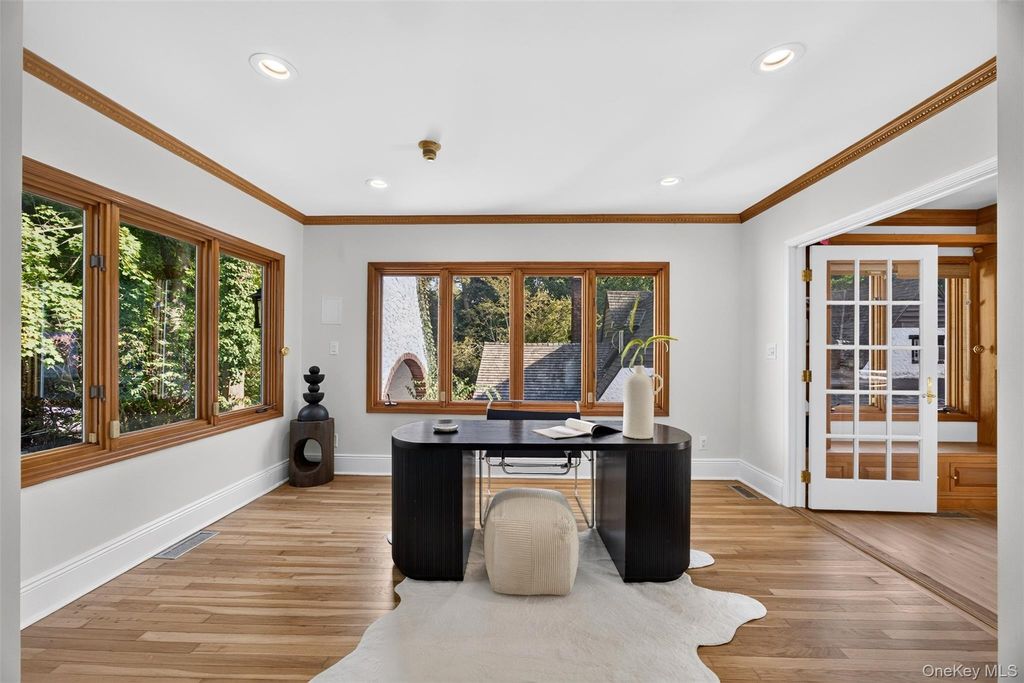 93 Myrtle Drive, Great Neck, NY 11021 — photo 4