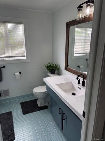 20250 Great Oaks Circle, Clinton Township, MI 48036