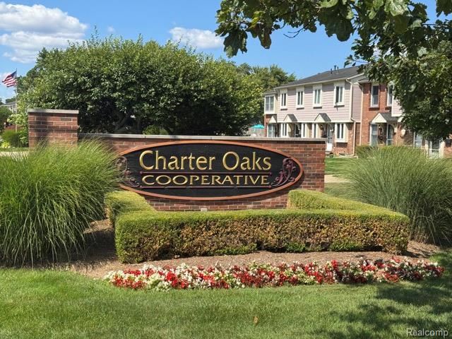 20250 Great Oaks Circle, Clinton Township, MI 48036