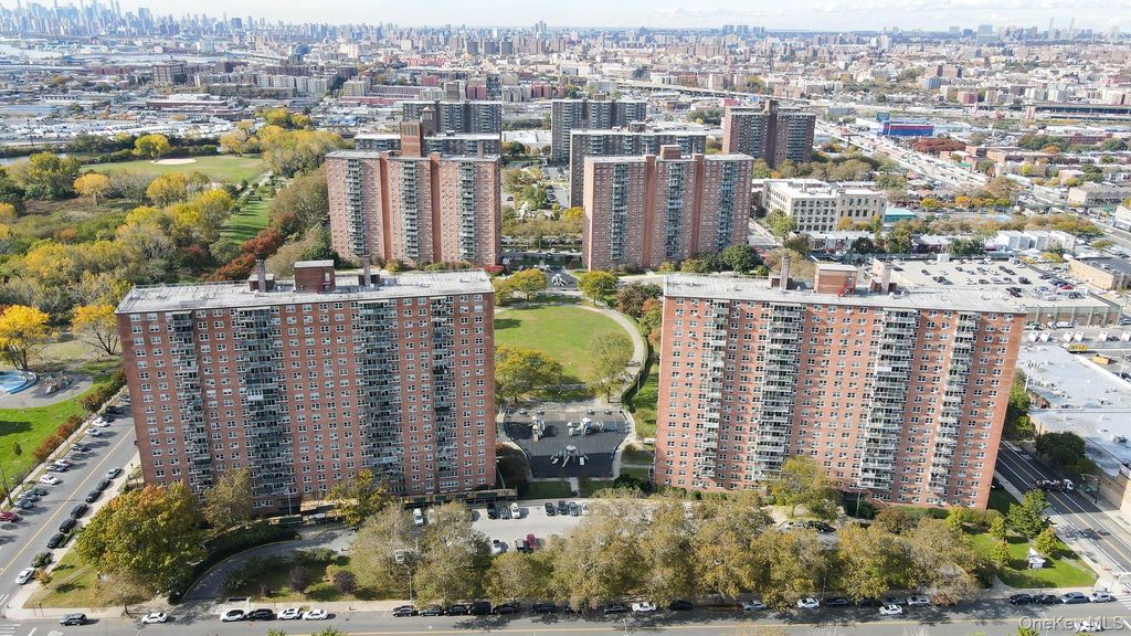 825 Morrison Avenue 8C, Bronx, NY 10473 — exterior