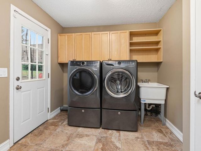 13808 Frontier Lane, Burnsville, MN 55337