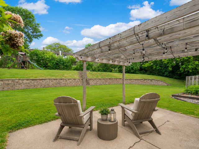 13808 Frontier Lane, Burnsville, MN 55337
