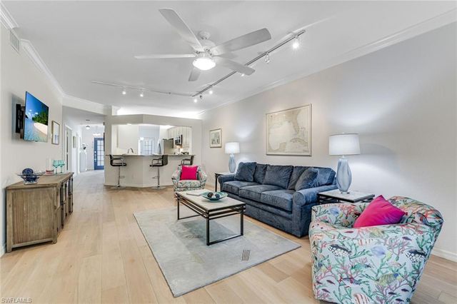 7092 Barrington CIR 102, Naples, FL 34108