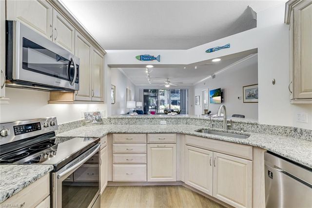 7092 Barrington CIR 102, Naples, FL 34108