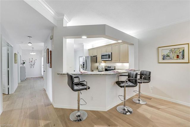 7092 Barrington CIR 102, Naples, FL 34108