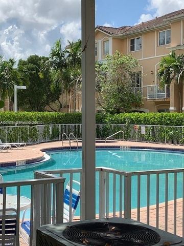 7100 NW 177th St 202-14, Hialeah, FL 33015