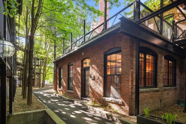 1 Tannery Brook Row 1F, Somerville, MA 02144