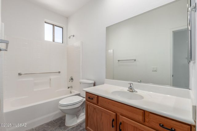 692 N Cedar Bend Avenue, Green Valley, AZ 85614