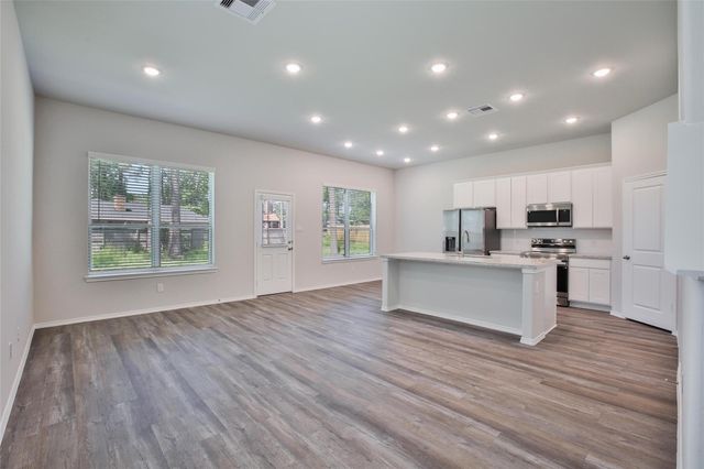 1410 Glenoaks Drive, Conroe, TX 77385