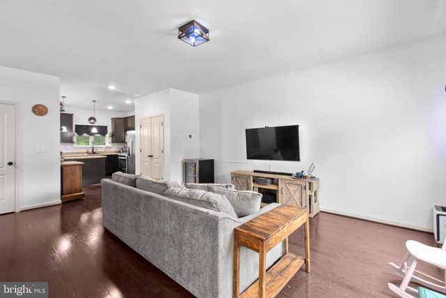 2422 DRAKE LN, Fredericksburg, VA 22408