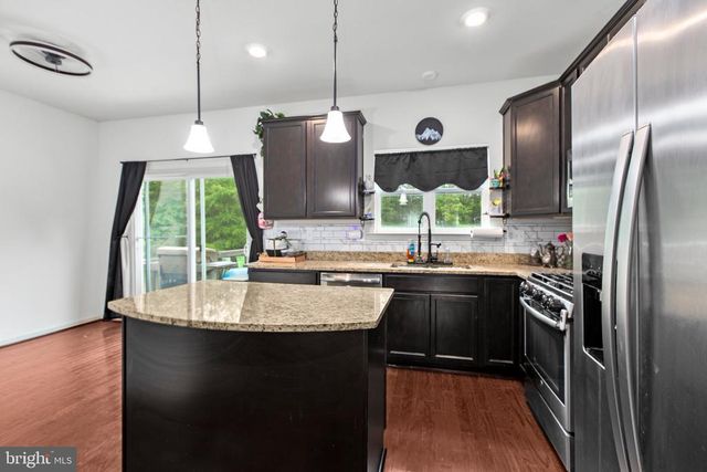2422 DRAKE LN, Fredericksburg, VA 22408