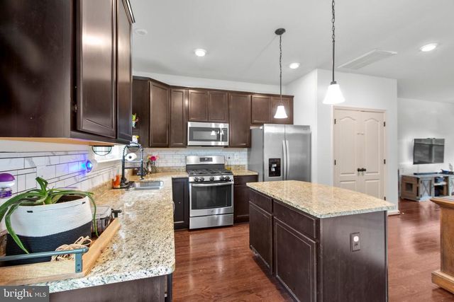 2422 DRAKE LN, Fredericksburg, VA 22408