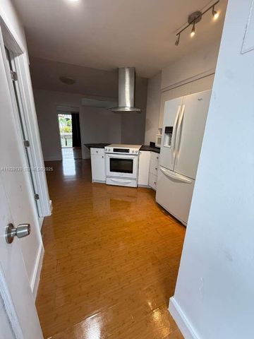 2225 NE 123rd St 104, North Miami, FL 33181