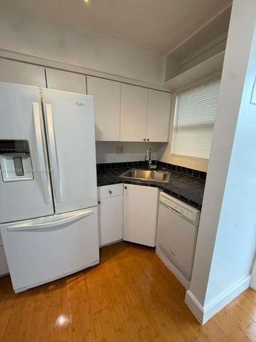 2225 NE 123rd St 104, North Miami, FL 33181