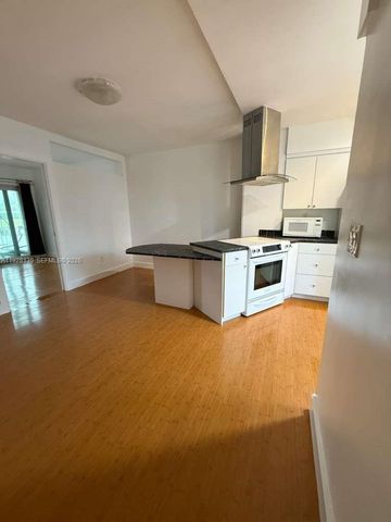 2225 NE 123rd St 104, North Miami, FL 33181