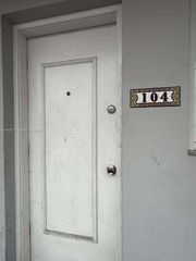 2225 NE 123rd St 104, North Miami, FL 33181