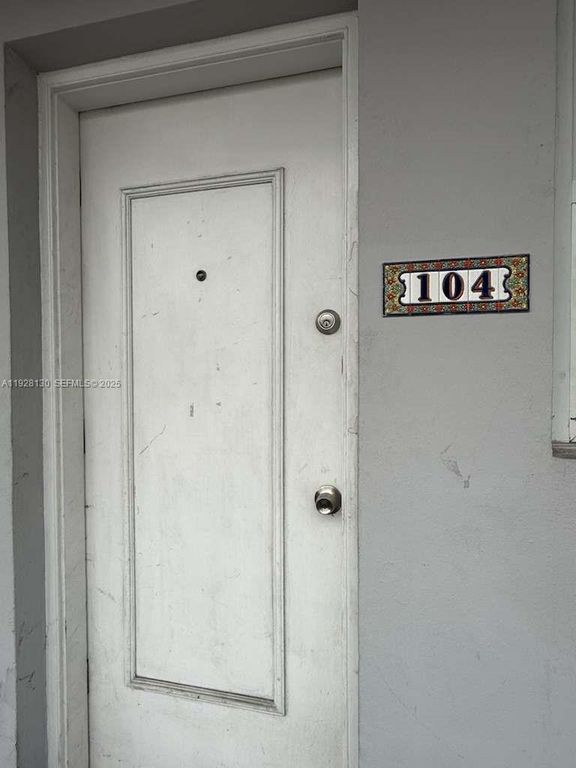 2225 NE 123rd St 104, North Miami, FL 33181