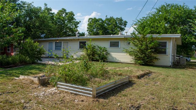 800 E Tucker Boulevard, Arlington, TX 76010