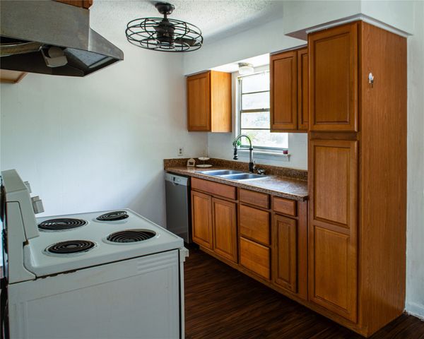 800 E Tucker Boulevard, Arlington, TX 76010