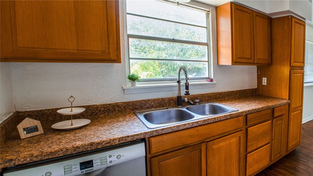 800 E Tucker Boulevard, Arlington, TX 76010