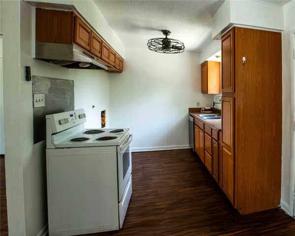 800 E Tucker Boulevard, Arlington, TX 76010