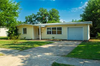 800 E Tucker Boulevard, Arlington, TX 76010
