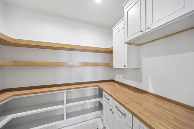 17312 Northview Drive, Urbandale, IA 50323