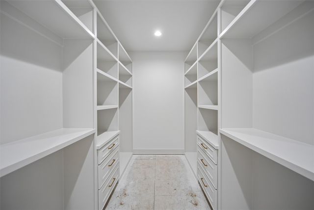 17312 Northview Drive, Urbandale, IA 50323
