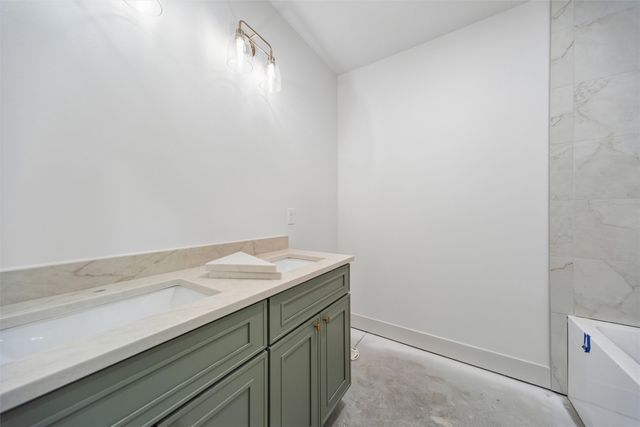 17312 Northview Drive, Urbandale, IA 50323