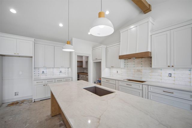 17312 Northview Drive, Urbandale, IA 50323