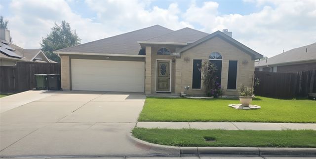 5905 Rising Meadow Drive, Arlington, TX 76018