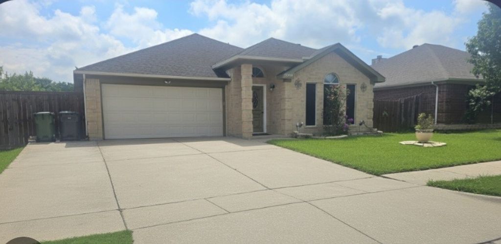 5905 Rising Meadow Drive, Arlington, TX 76018