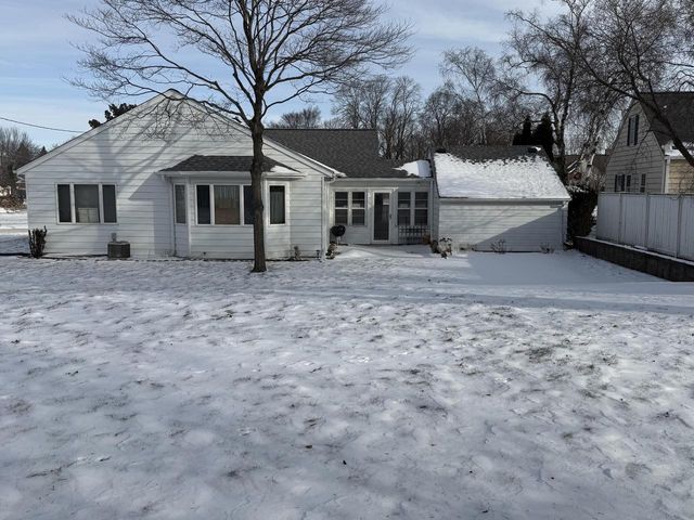 301 E Whitefish ROAD, Port Washington, WI 53074