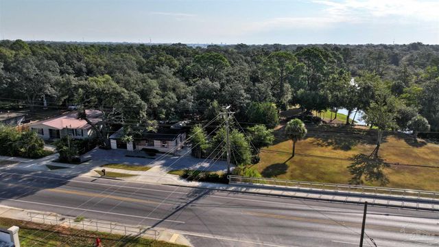 610 S Old Corry Field Rd, Pensacola, FL 32507